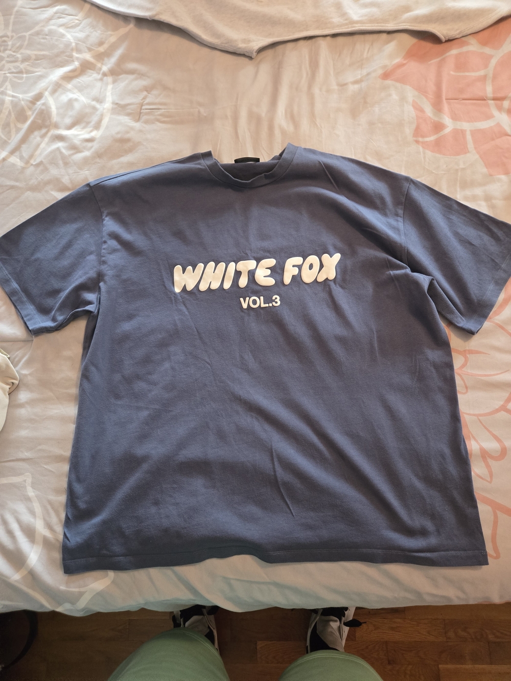 White Fox Boutique Navy  Short Sleeve Tee Women Sz. L/XL Rare